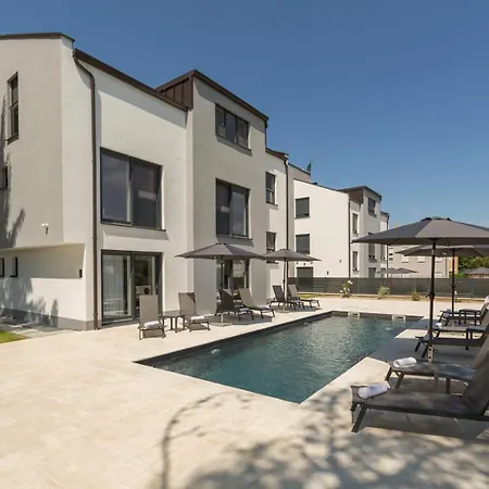 Matic I With Balcony And Shared Pool Apartment