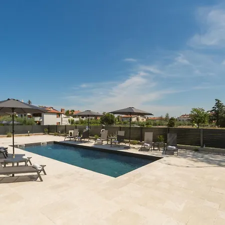 Matic I With Balcony And Shared Pool Apartment *