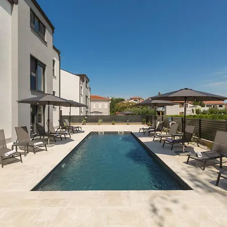 Matic I With Balcony And Shared Pool Apartment *
