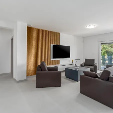 Apartment Matic I With Balcony And Shared Pool Funtana