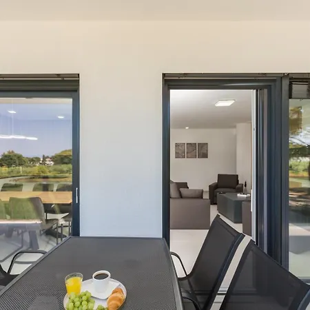 Apartment Matic I With Balcony And Shared Pool
