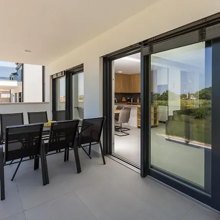 Apartment Matic I With Balcony And Shared Pool Funtana