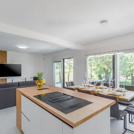 Apartment Matic I With Balcony And Shared Pool *