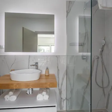 Apartment Matic I With Balcony And Shared Pool Funtana