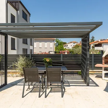 Matic I With Balcony And Shared Pool Funtana