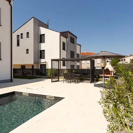 Matic I With Balcony And Shared Pool *