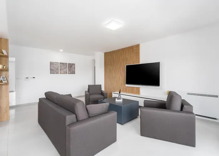 Matic I With Balcony And Shared Pool *