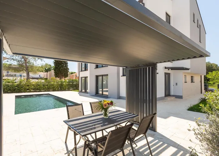 Matic I With Balcony And Shared Pool