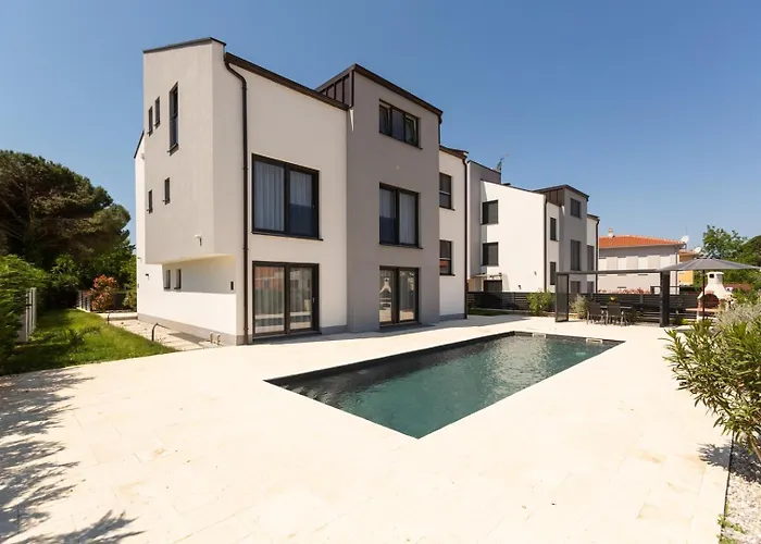 아파트 Matic I With Balcony And Shared Pool